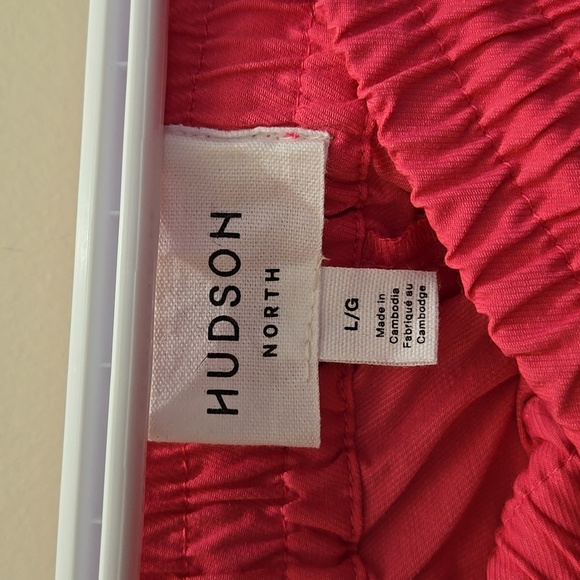 Hudson’s Bay North Bright Pink Women's Cargo Shorts Size Large - Picture 3 of 4